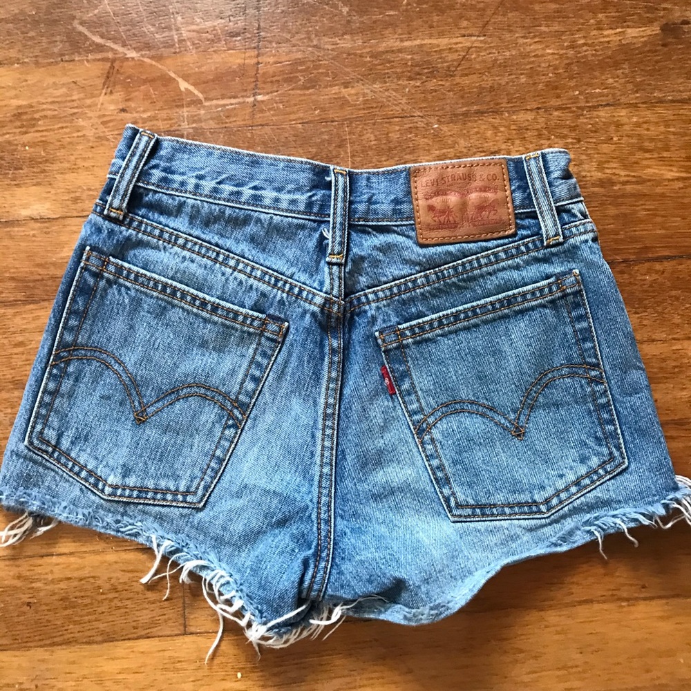 LEVI’S HIGH WAISTED SHORTS
